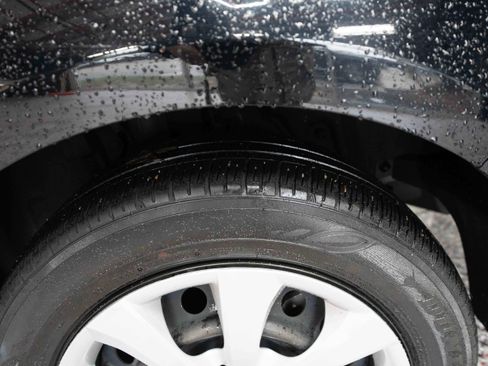 Used 2023 Toyota Corolla LE image 29