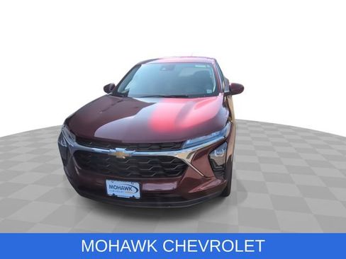 Used 2024 Chevrolet Trax LS w/ LS Convenience Package FWD image 3