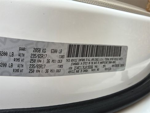 Used 2018 Chrysler Pacifica Touring-L image 43