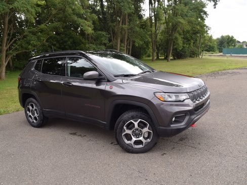 Used 2022 Jeep Compass Trailhawk w/ Trailhawk Convenience Group image 1