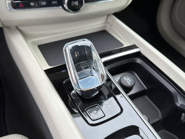 Certified 2026 Volvo XC60 B5 Ultra AWD/4WD image 17