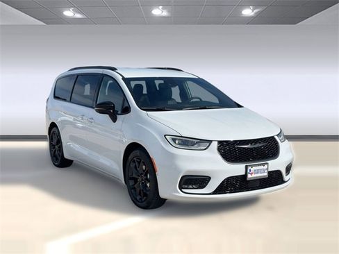 New 2026 Chrysler Pacifica Select w/ S Appearance Package image 7