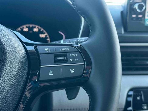 New 2025 Honda Pilot Touring image 19