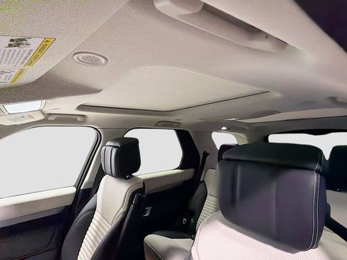 New 2026 Land Rover Discovery Limited Edition image 26