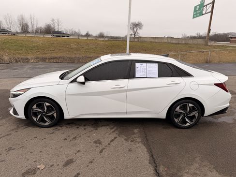 Used 2021 Hyundai Elantra Limited image 6