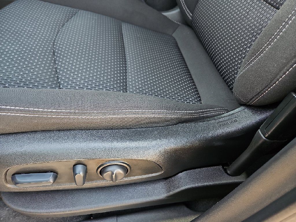 Used 2023 GMC Terrain SLE w/ Driver Convenience Package FWD image 23
