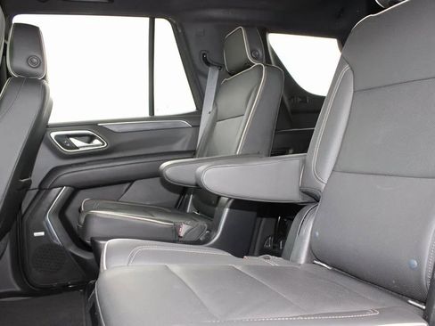 Used 2021 GMC Yukon SLT w/ SLT Premium Package image 30