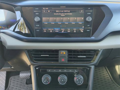 Certified 2023 Volkswagen Taos SE w/ Panoramic Sunroof Package image 30