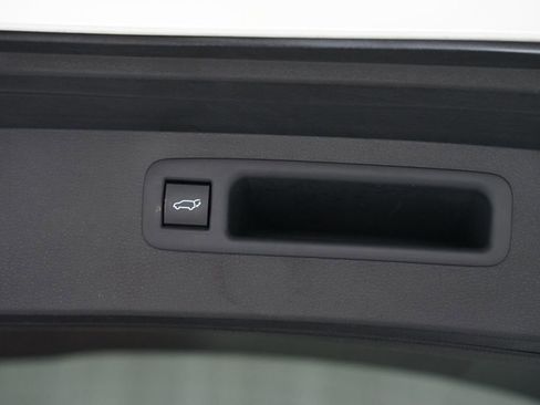 Used 2023 Toyota Highlander XLE image 36