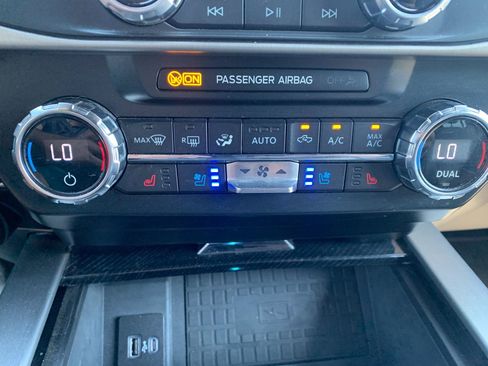 Used 2022 Ford F350 Platinum w/ Tremor Off-Road Package AWD/4WD image 11