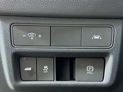 Used 2022 Hyundai Sonata Limited w/ Preferred Accessory Package image 17