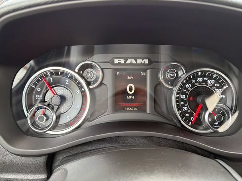 Used 2022 RAM 2500 Tradesman w/ Chrome Appearance Group AWD/4WD image 12