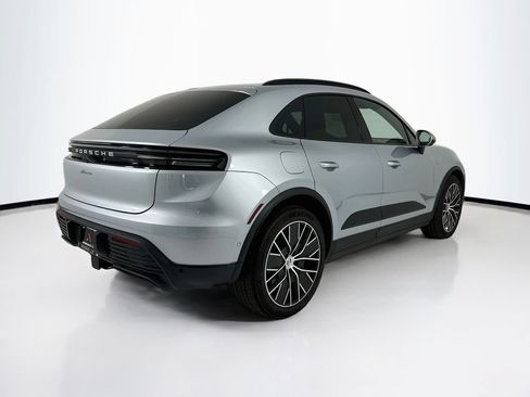 Certified 2025 Porsche Macan Electric RWD image 7