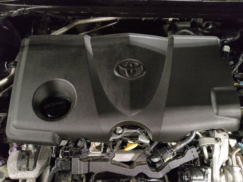 Used 2018 Toyota Camry LE image 30