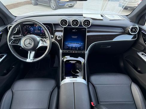 Certified 2025 Mercedes-Benz GLC 300 image 8