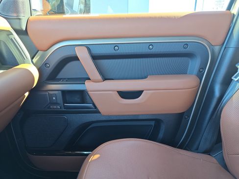 Certified 2025 Land Rover Defender 110 image 23