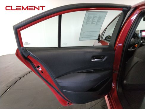 Used 2020 Toyota Corolla LE image 29