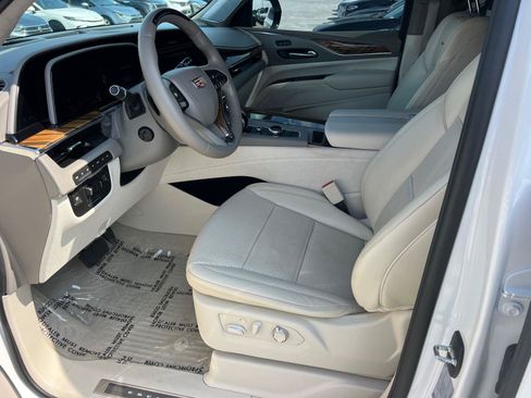 Used 2024 Cadillac Escalade Sport Platinum w/ Heavy-Duty Trailer Package AWD/4WD image 9
