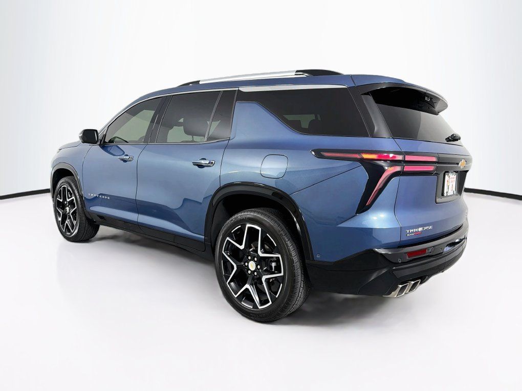 Used 2025 Chevrolet Traverse High Country FWD image 7