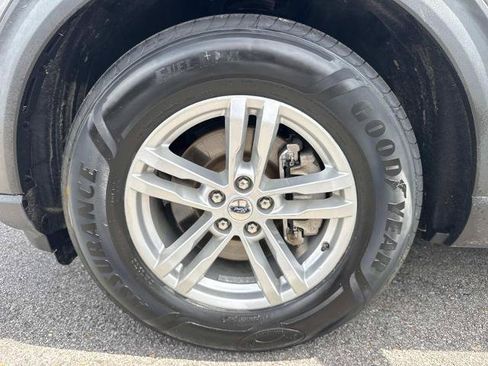Certified 2021 Ford Explorer XLT RWD image 9