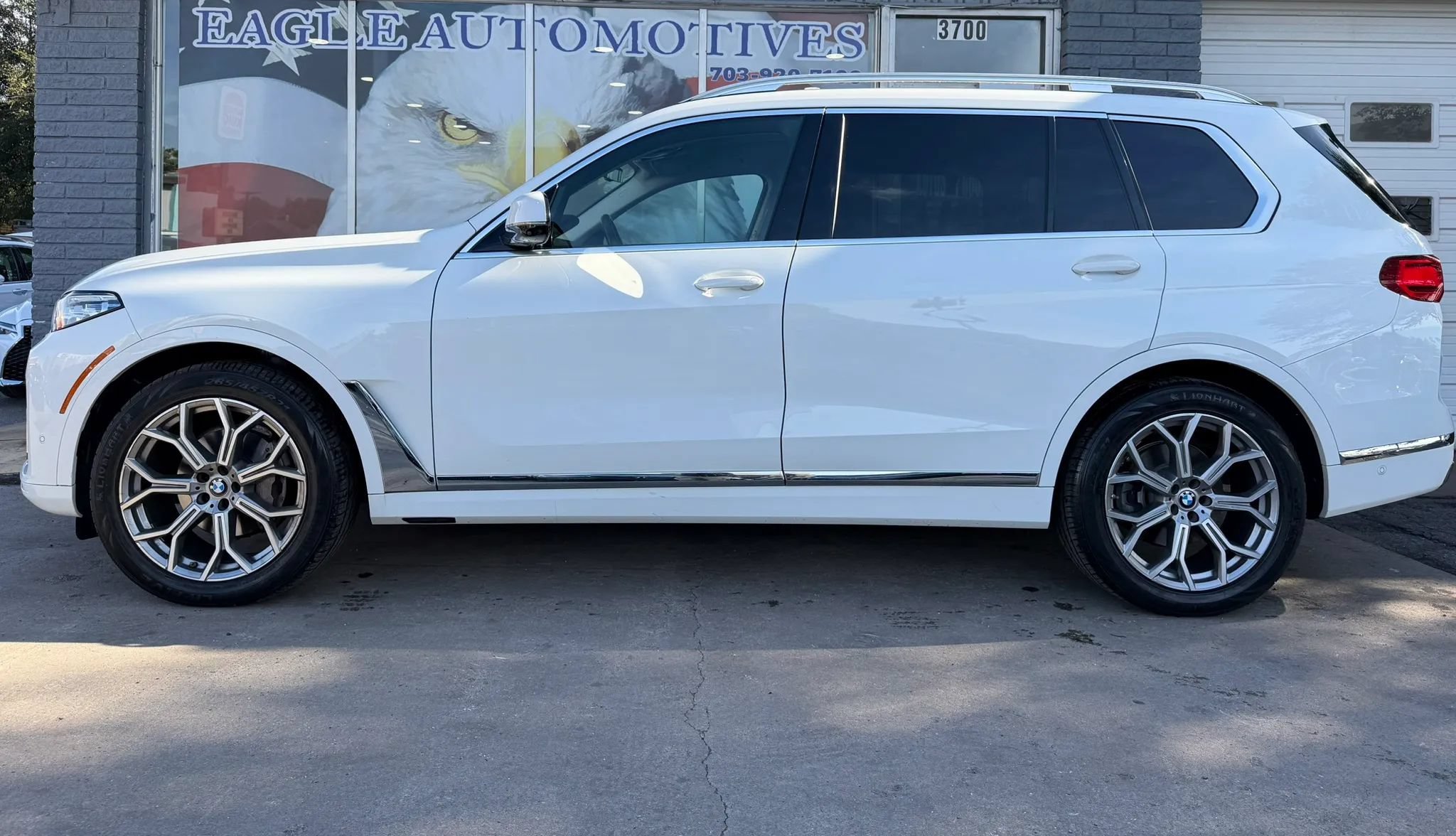 Used 2022 BMW X7 xDrive40i w/ Cold Weather Package AWD/4WD image 6