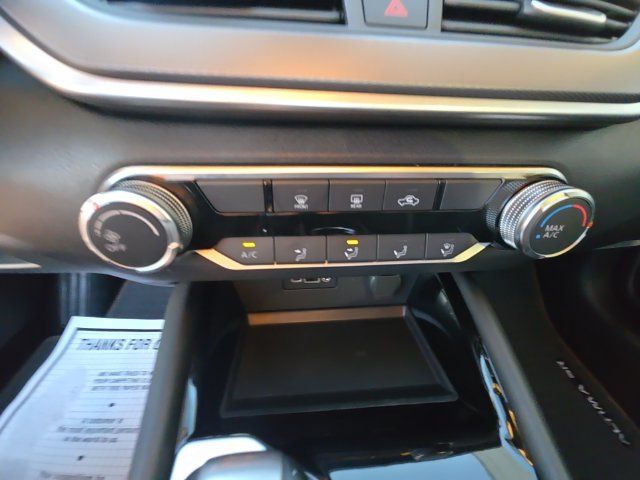 Used 2025 Nissan Altima 2.5 SR AWD/4WD image 17