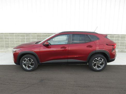 Used 2024 Chevrolet Trax LT image 8