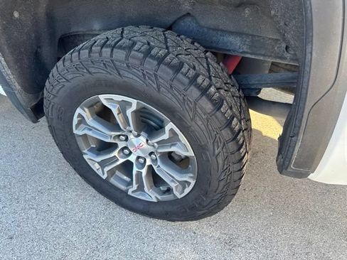 Used 2023 GMC Sierra 1500 SLE w/ X31 Off-Road Package AWD/4WD image 8