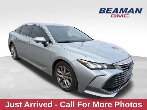 Used 2020 Toyota Avalon XLE image 1