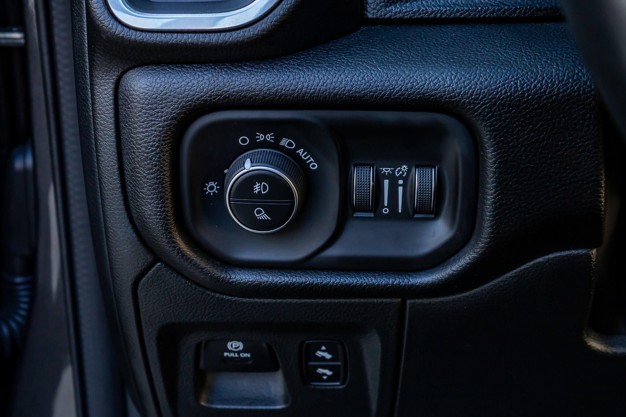 Used 2023 RAM 1500 Laramie AWD/4WD image 22
