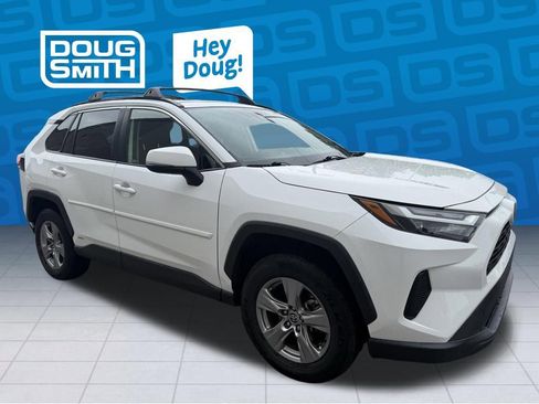 Used 2022 Toyota RAV4 XLE w/ Convenience Package AWD/4WD image 4