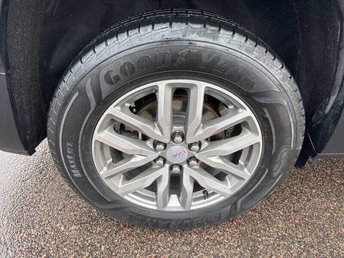 Used 2019 GMC Acadia SLE image 15