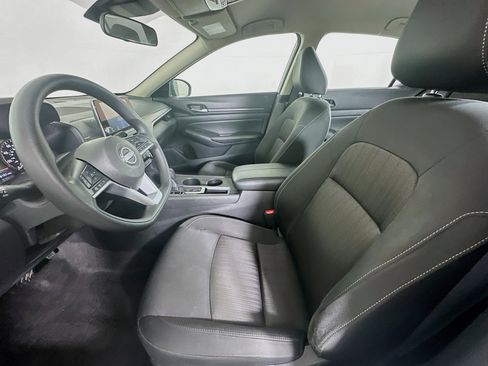 Used 2025 Nissan Altima 2.5 SV image 13