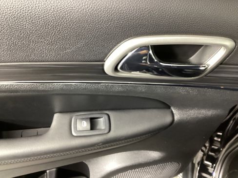 Used 2022 Jeep Grand Cherokee Limited image 29