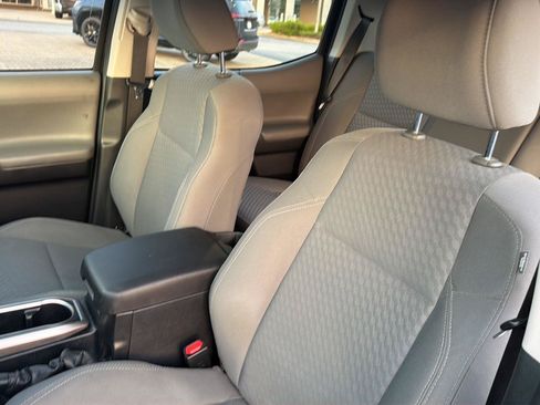 Used 2020 Toyota Tacoma SR5 RWD image 27