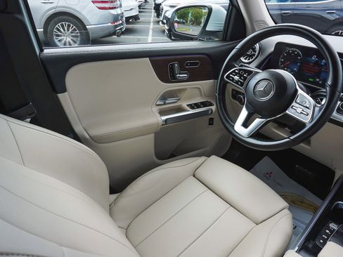 Used 2023 Mercedes-Benz EQB 300 4MATIC image 46