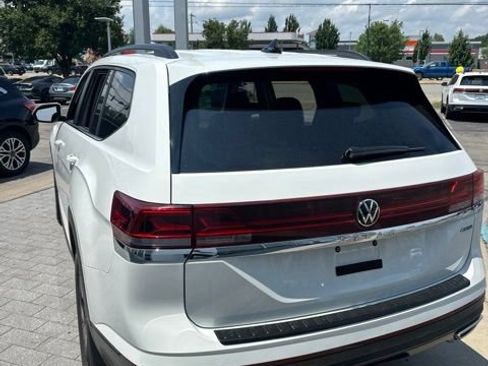 Used 2024 Volkswagen Atlas SE AWD/4WD image 13