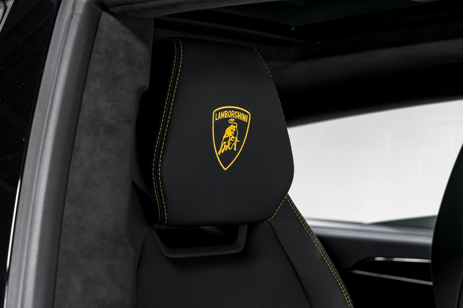 Used 2024 Lamborghini Urus S AWD/4WD image 40