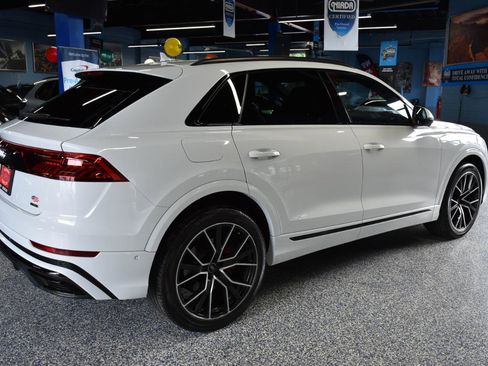 Used 2021 Audi Q8 Premium Plus AWD/4WD image 3