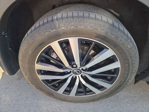 Used 2024 Nissan Pathfinder Platinum w/ Lighting Package (N93) image 5