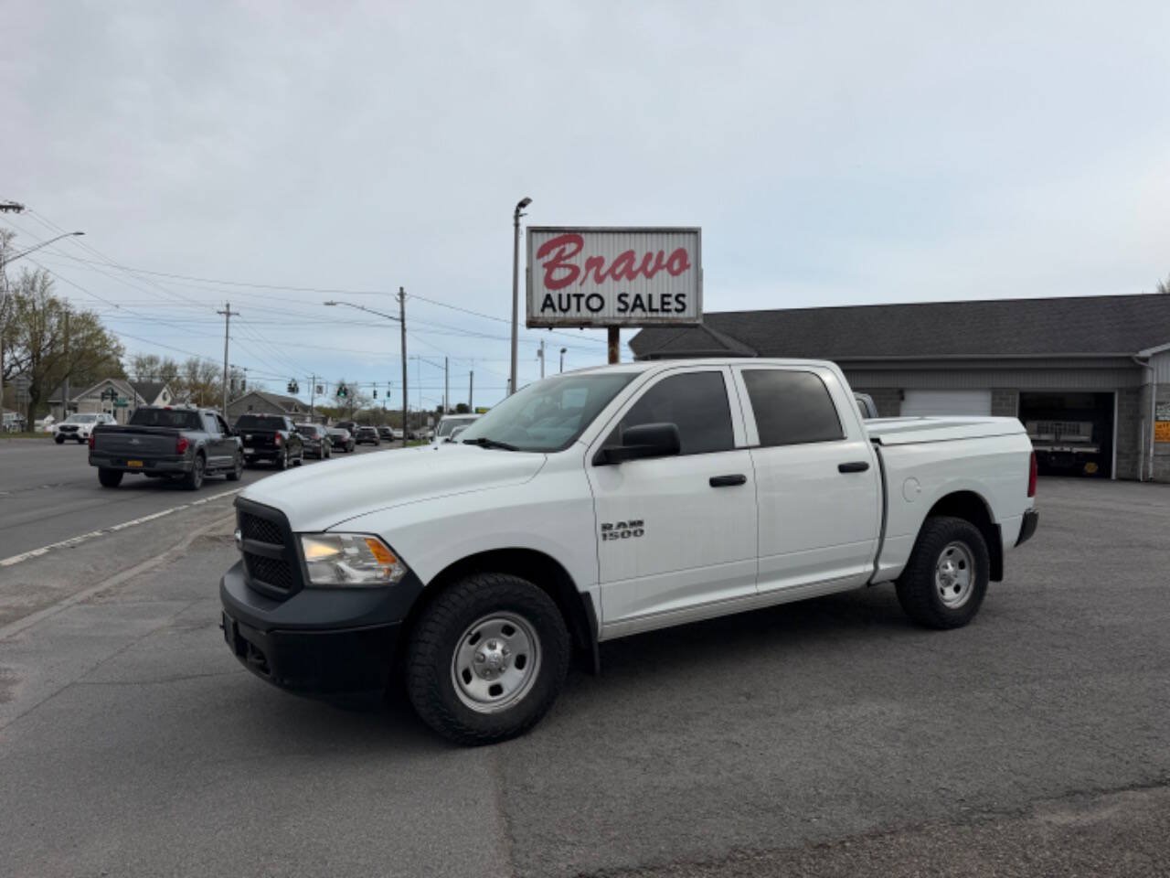 Used 2014 RAM 1500 4x4 Crew Cab w/ Remote Start & Security Group image 1