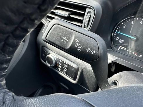 Used 2023 Ford Explorer XLT AWD/4WD image 21