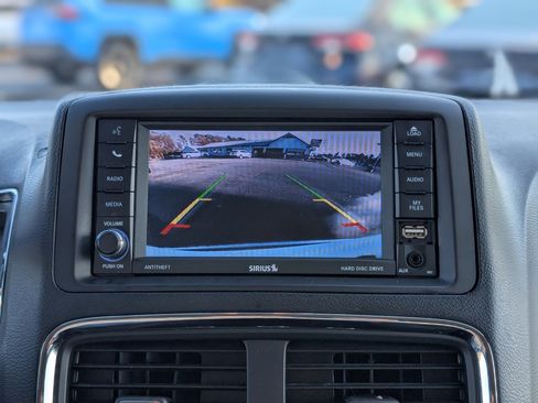 Used 2019 Dodge Grand Caravan SE w/ UConnect Hands-Free Group image 3