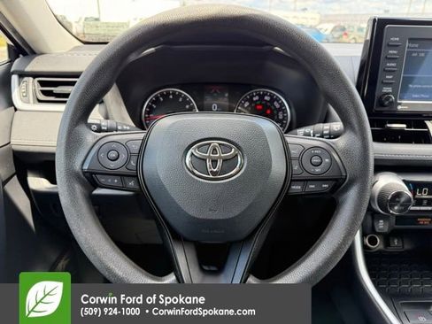 Used 2021 Toyota RAV4 XLE AWD/4WD image 21