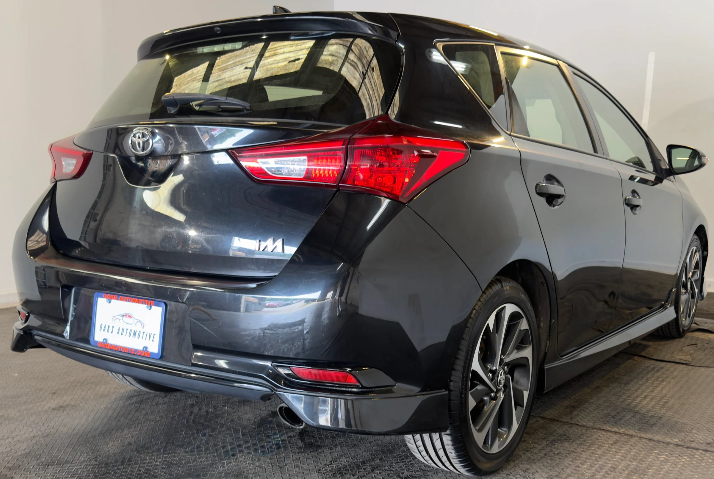 Used 2017 Toyota Corolla iM w/ All-Weather Mat Package FWD image 5