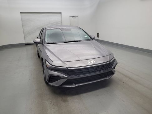 Used 2025 Hyundai Elantra SE FWD image 14