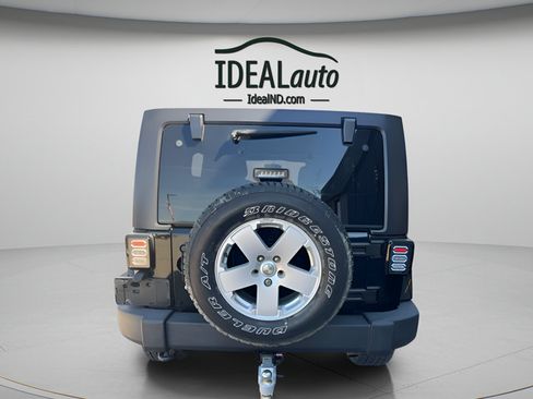 Used 2012 Jeep Wrangler Unlimited Sahara w/ Dual Top Group AWD/4WD image 3