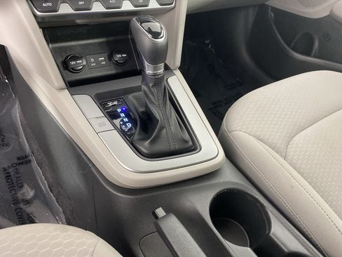 Used 2020 Hyundai Elantra SE FWD image 28