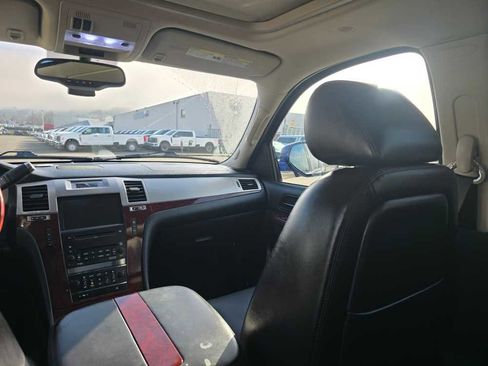Used 2010 Cadillac Escalade EXT Premium image 14