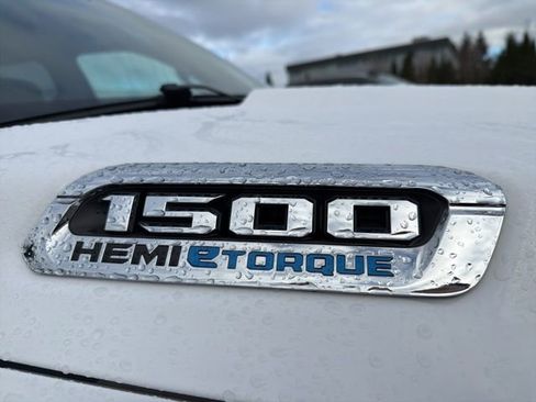 Used 2024 RAM 1500 Laramie AWD/4WD image 10